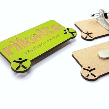 Badge, gerecycled houtvezels - eigen kleur