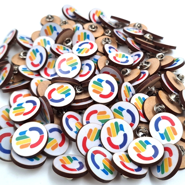 Pin, recycled wood - full colour