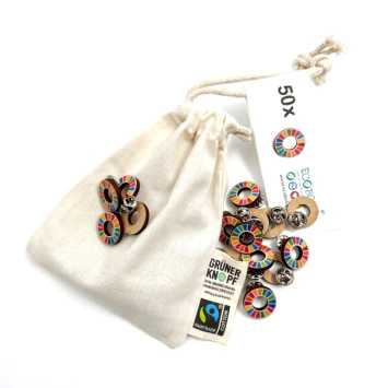 SDG pins in BIO & fairtrade cotton bag