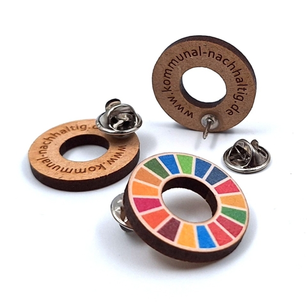 SDG pins in BIO & fairtrade cotton bag
