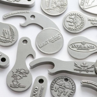 Hubcap keyring - recycled metal